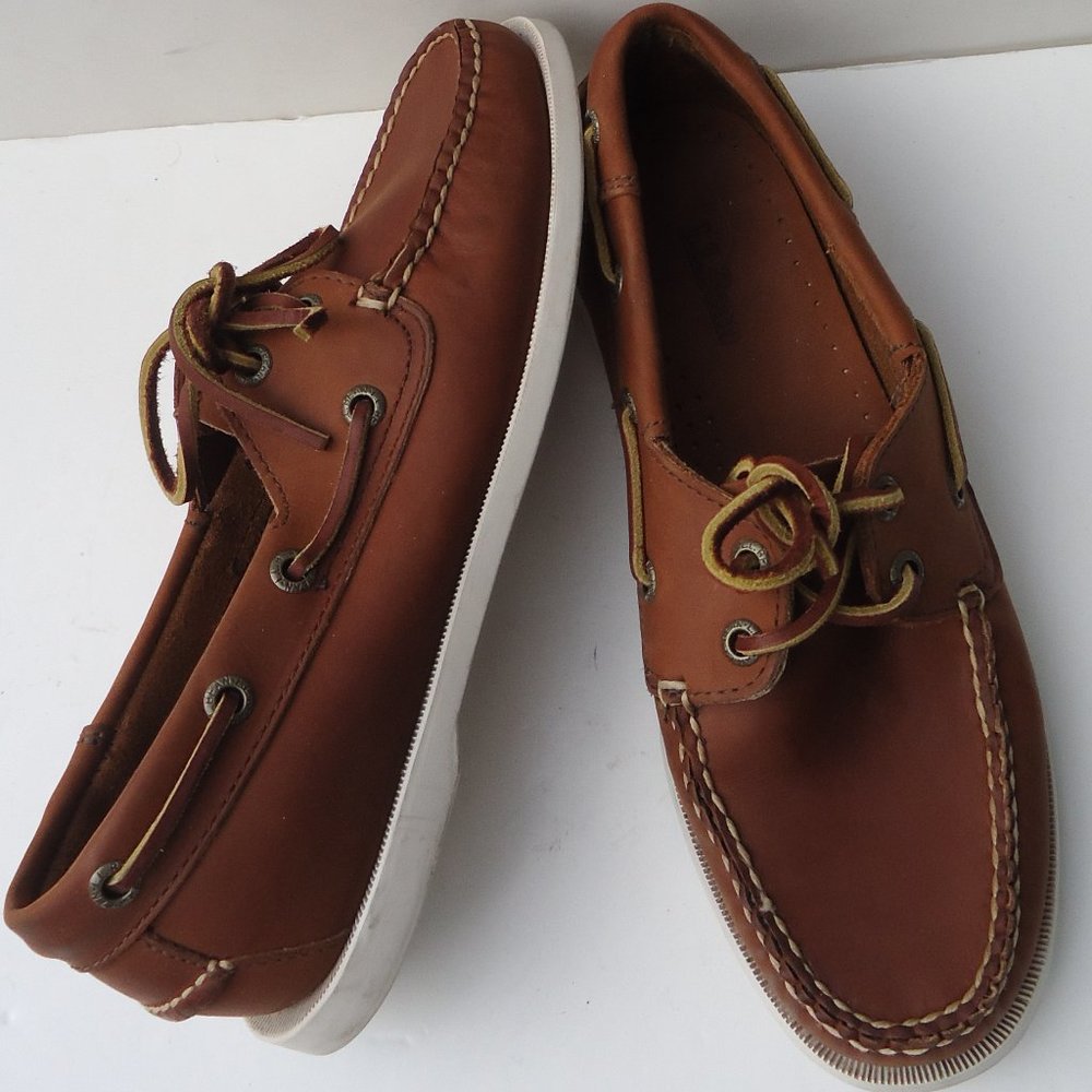 SIZE 7 M. L.L. BEAN leather boat shoes.